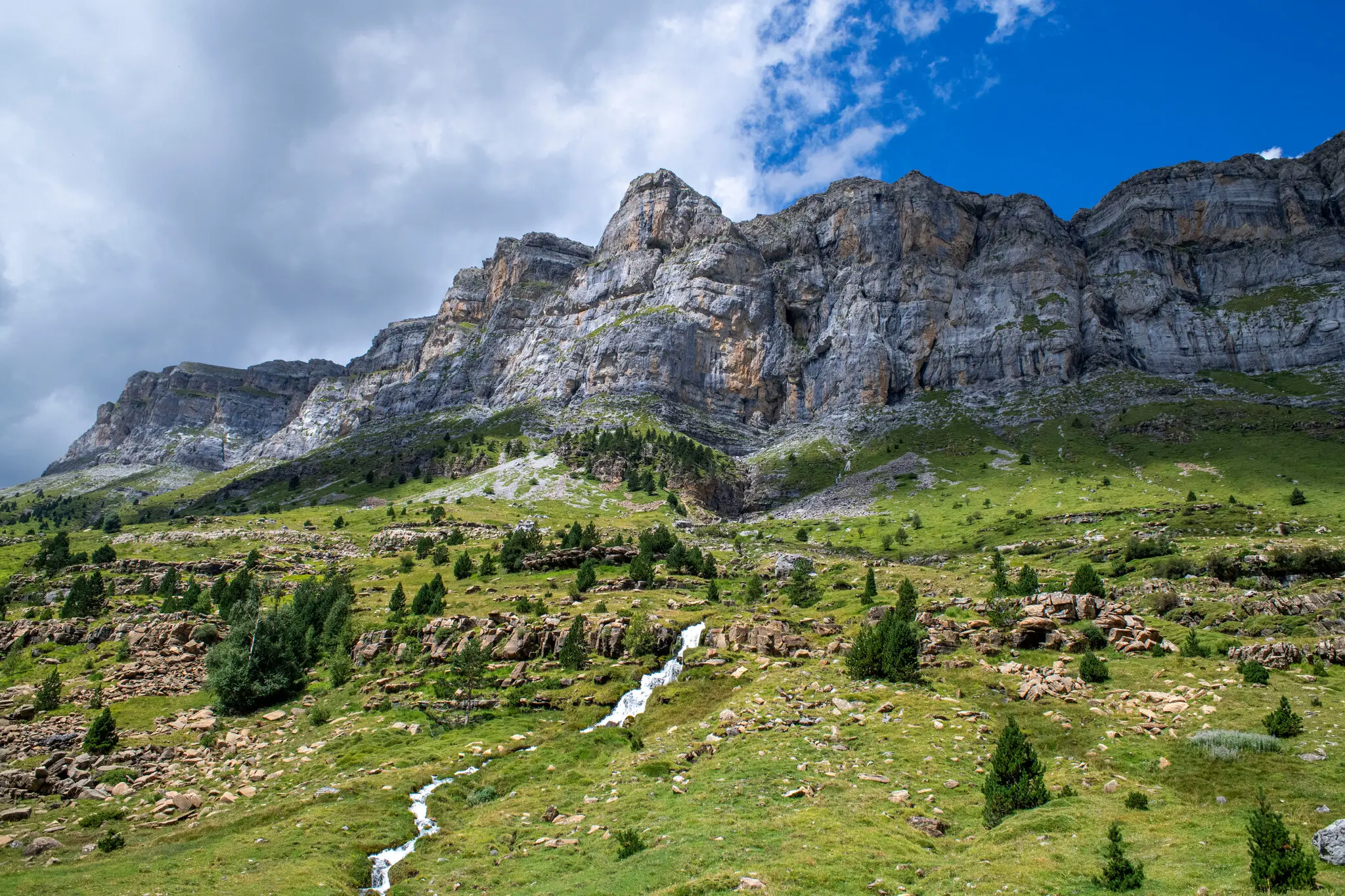 У Піренеях шукають американського туриста, який зник під час походу